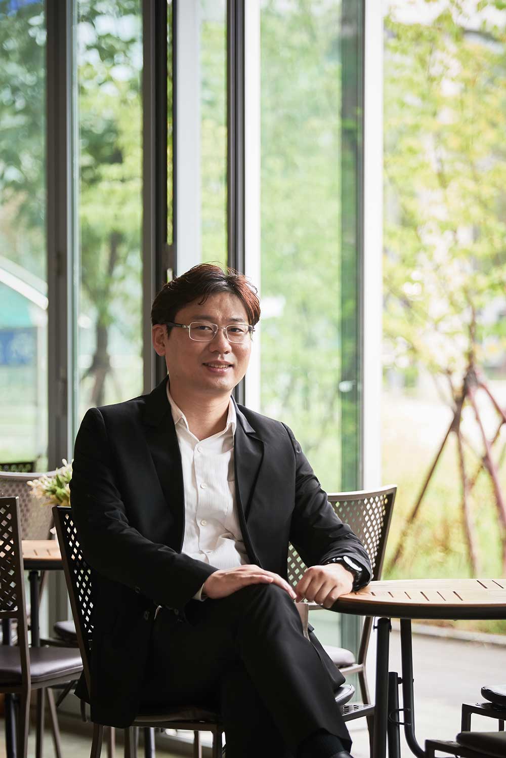 자동차 디자이너에서 ‘슈즈 디렉터’로 RMD, ‘샤크 스니커즈’로 중국 사로잡는다